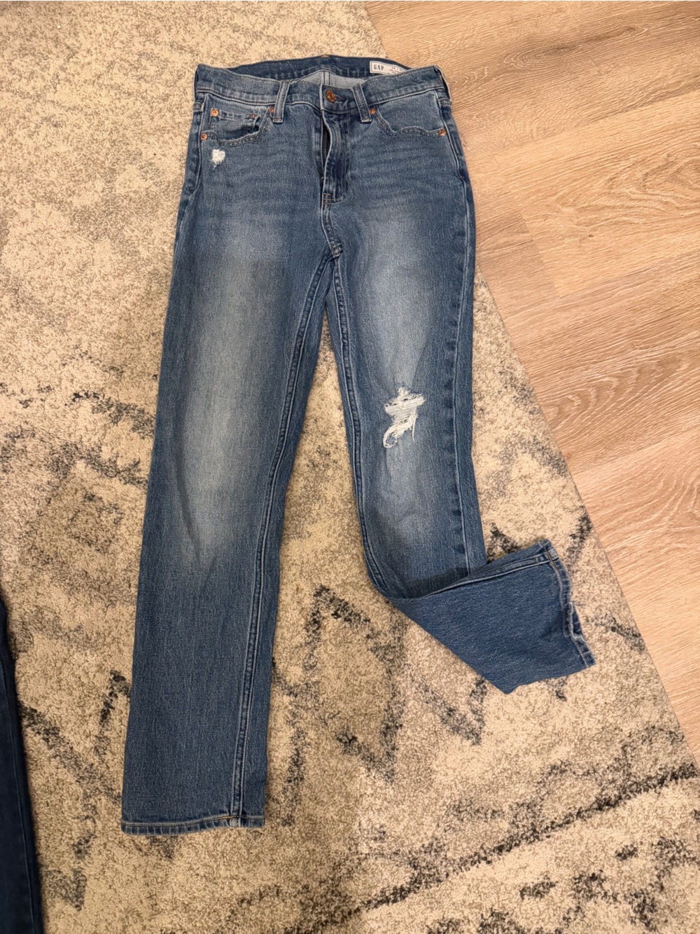 GAP Women’s Medium Blue Skinny Jeans with Light Distressing 90’s